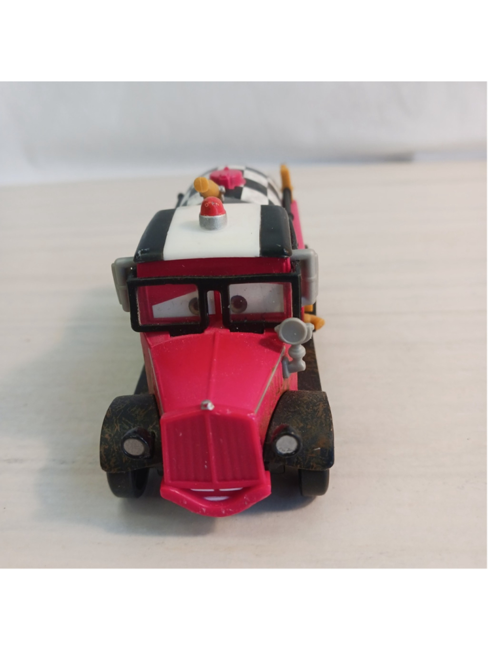 Disney Pixar Planes Mayday Fire Truck Fire & Rescue Diecast 1:55 Mattel - Picture 2 of 7